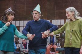 Молоды душой: 70-летние актёры играют юных влюблённых в театре в Англии