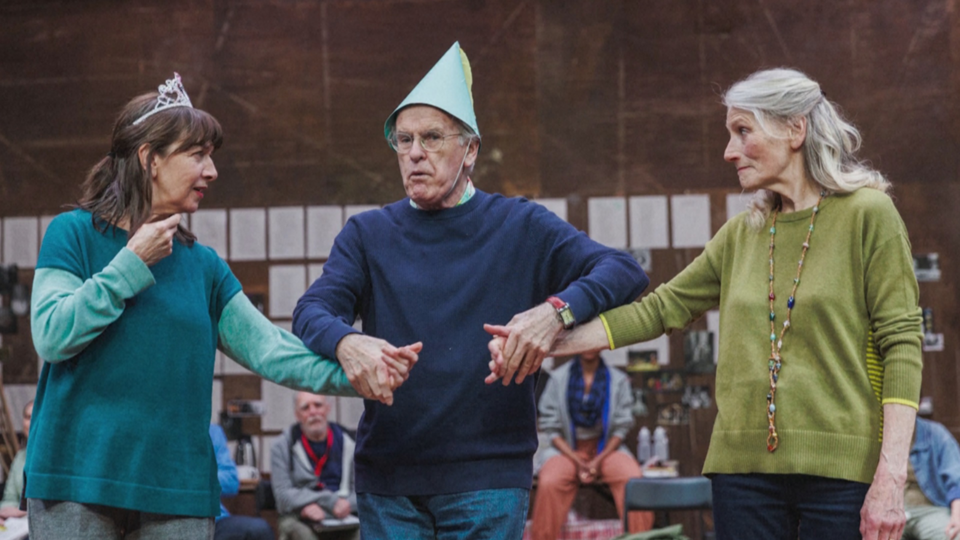 Молоды душой: 70-летние актёры играют юных влюблённых в театре в Англии