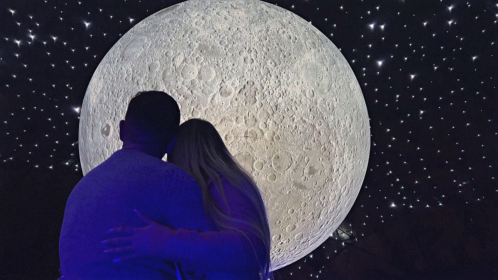 Копию Луны диаметром в 7 метров выставили в музее столицы Чили