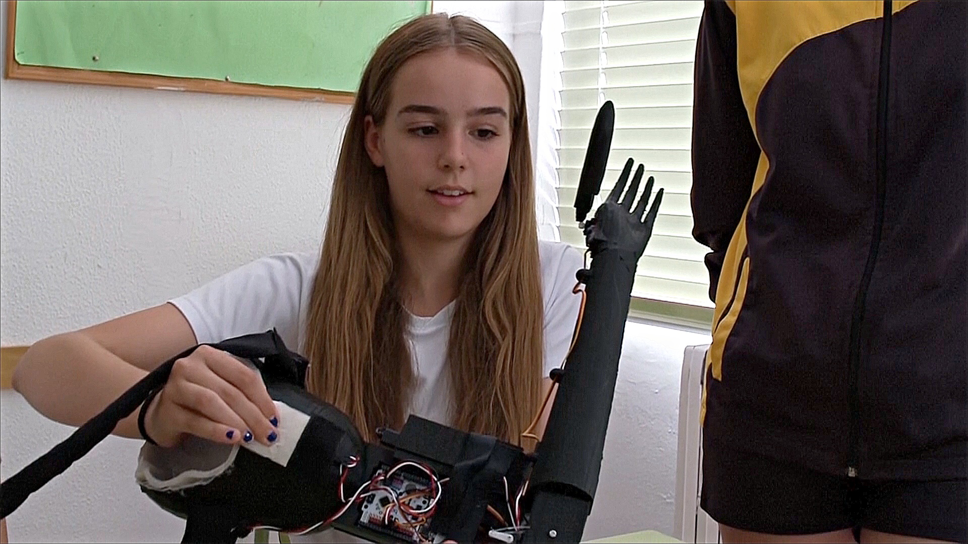 Как испанские школьники сделали роботизированный протез для одноклассницы