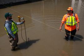 Жители Вермонта в США приходят в себя после катастрофического наводнения