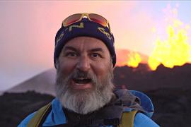 Туристов предупреждают не приближаться к извергающемуся вулкану в Исландии