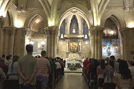 Храм Святого Семейства в Барселоне балансирует между верующими и туристами