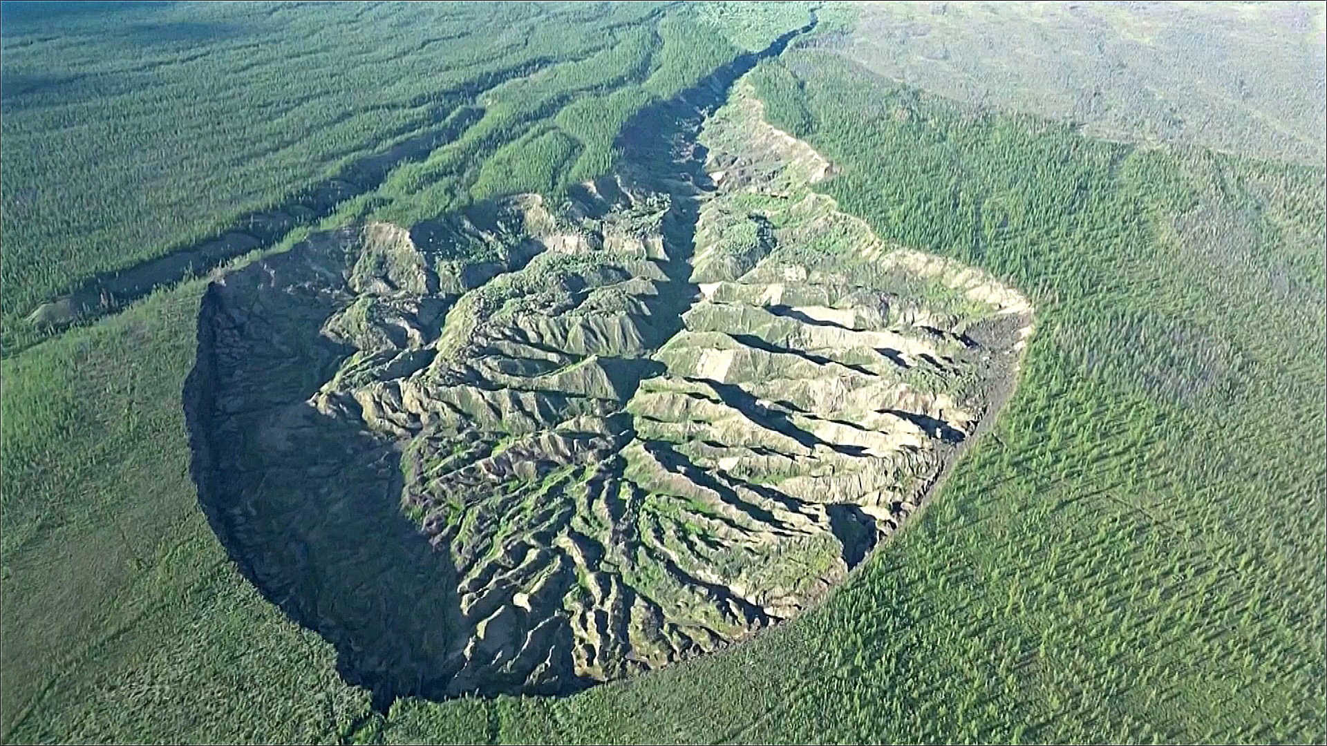 Километровый кратер Батагайка в Якутске увеличивается всё быстрее