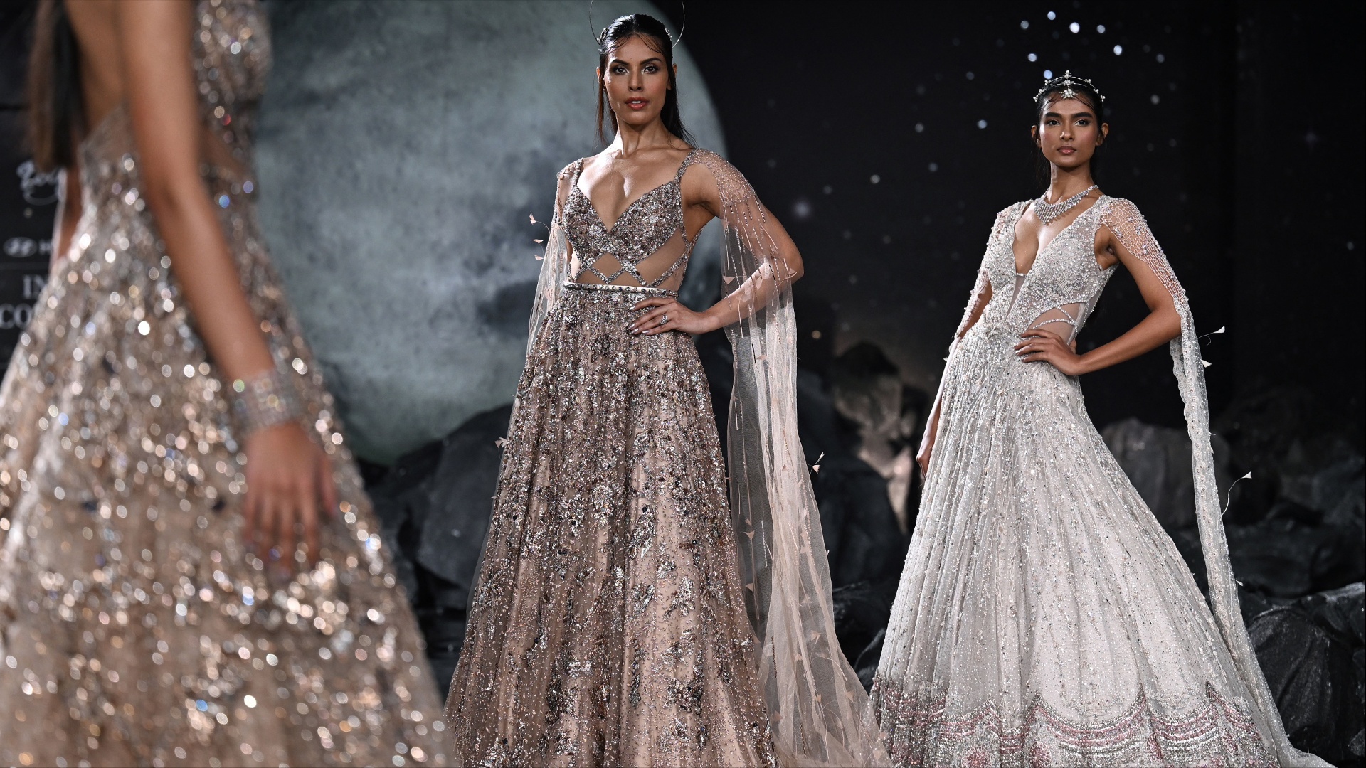 Неделя высокой моды в Индии: пышные коллекции и звёзды Болливуда