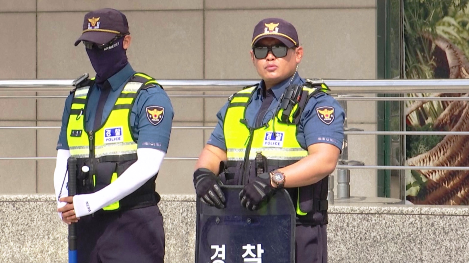 14 человек ранены в результате наезда автомобиля и атаки с ножом в Южной Корее