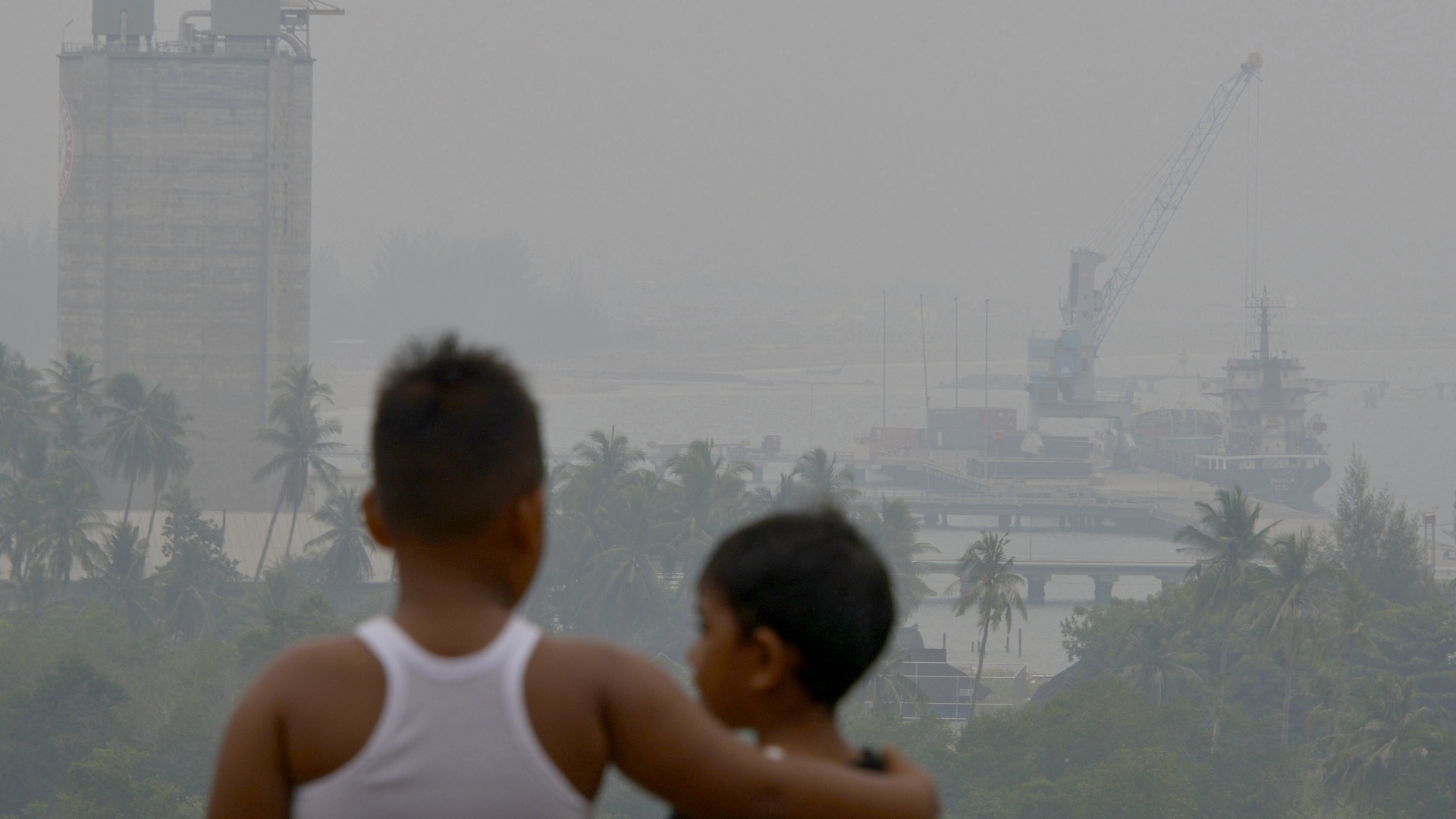 Столица Индонезии заняла первое место в списке городов с самым грязным воздухом