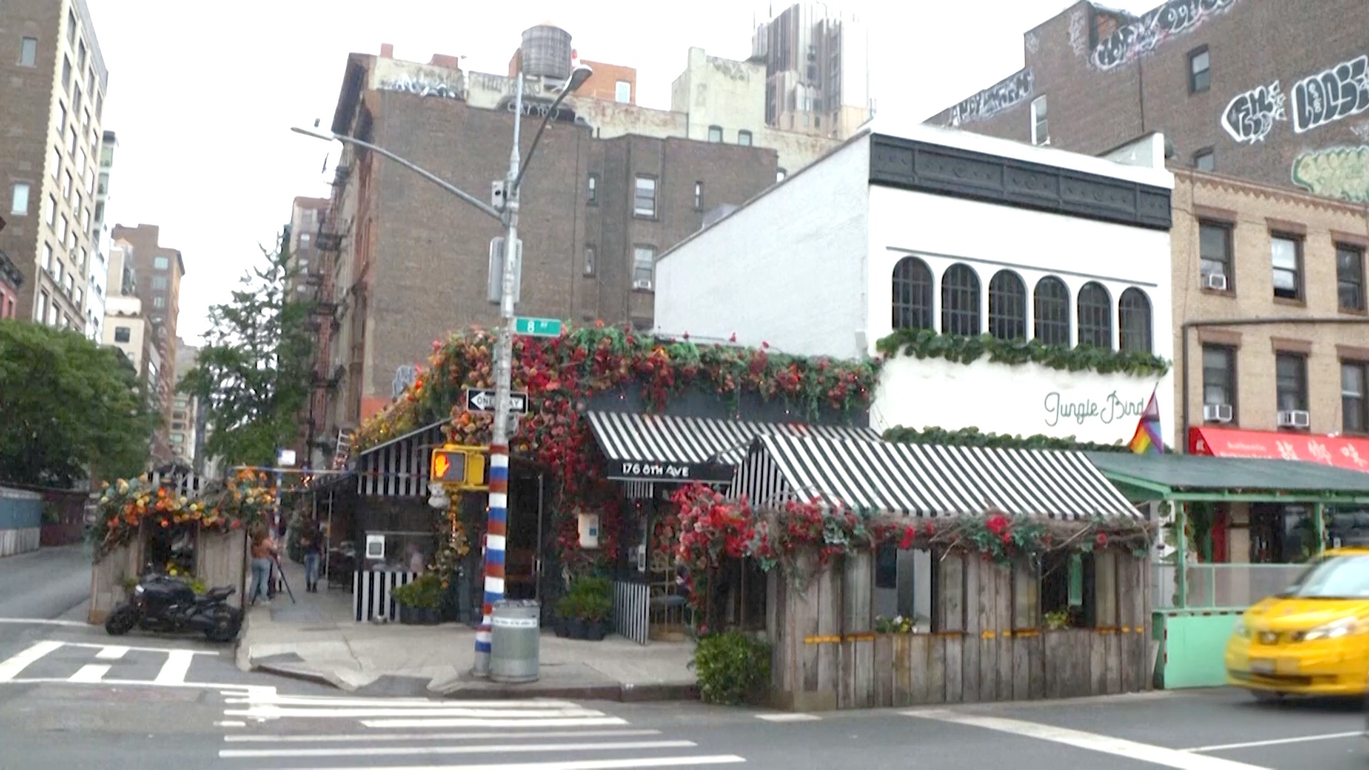 В Нью-Йорке открытые террасы при ресторанах станут сезонными В Нью-Йорке открытые террасы при ресторанах станут сезонными