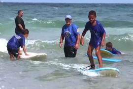 Арабская «аква-женщина» вдохновляет людей заниматься сёрфингом