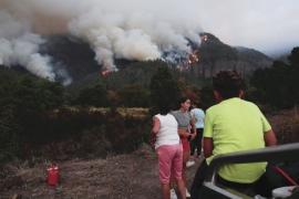 Лесной пожар на Тенерифе вышел из-под контроля, тысячи жителей эвакуированы
