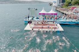 2600 спортсменов проплыли через Босфор