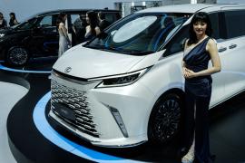 Власти Индонезии побуждают людей покупать больше электромобилей