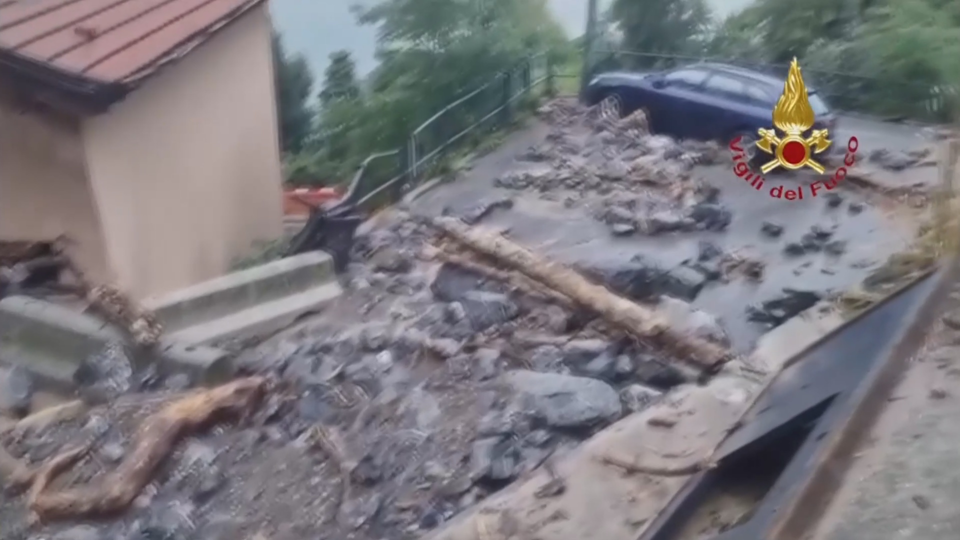 Наводнения и оползни обрушились на север Италии