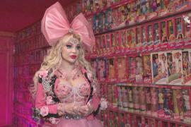 Россиянка собрала 12 000 кукол Барби и не останавливается