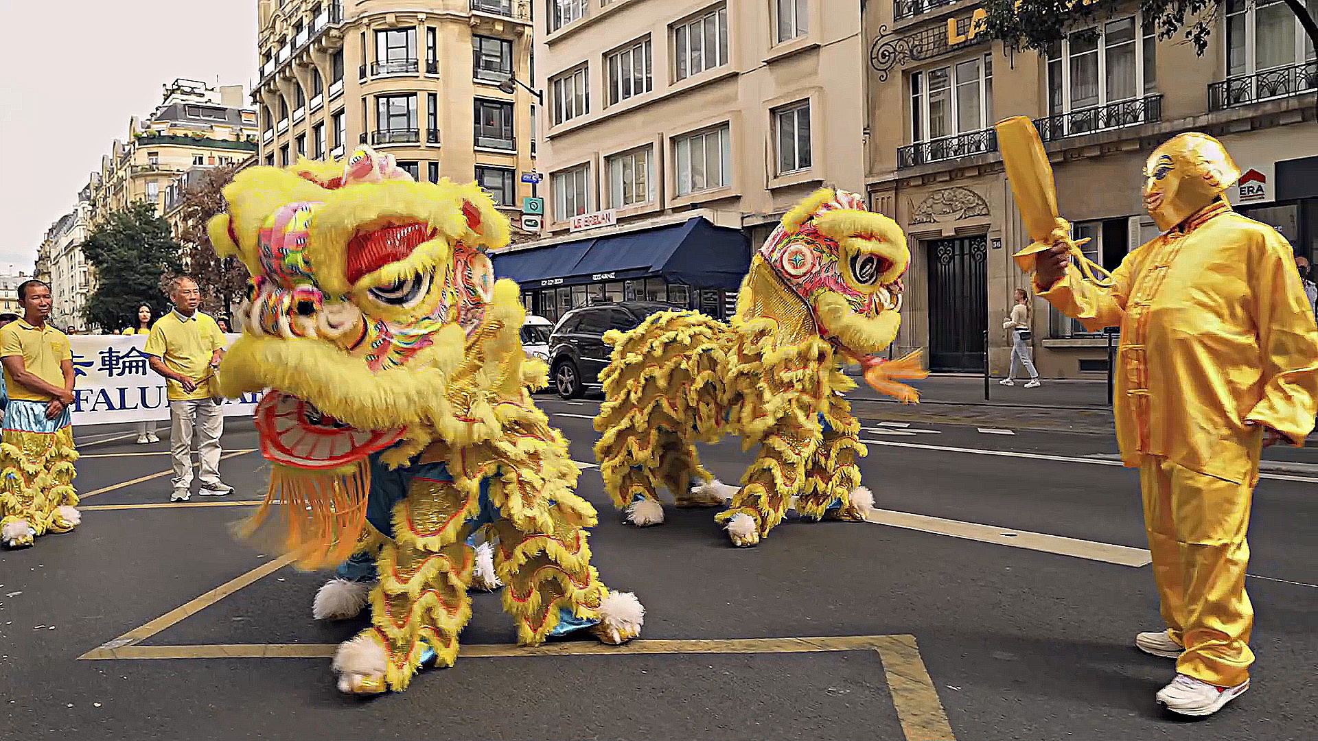Масштабный парад Фалуньгун прошёл в Париже