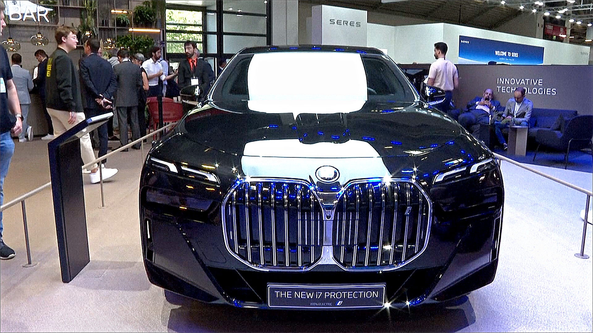 Бронированный и электрический: BMW показал свой новый концепт