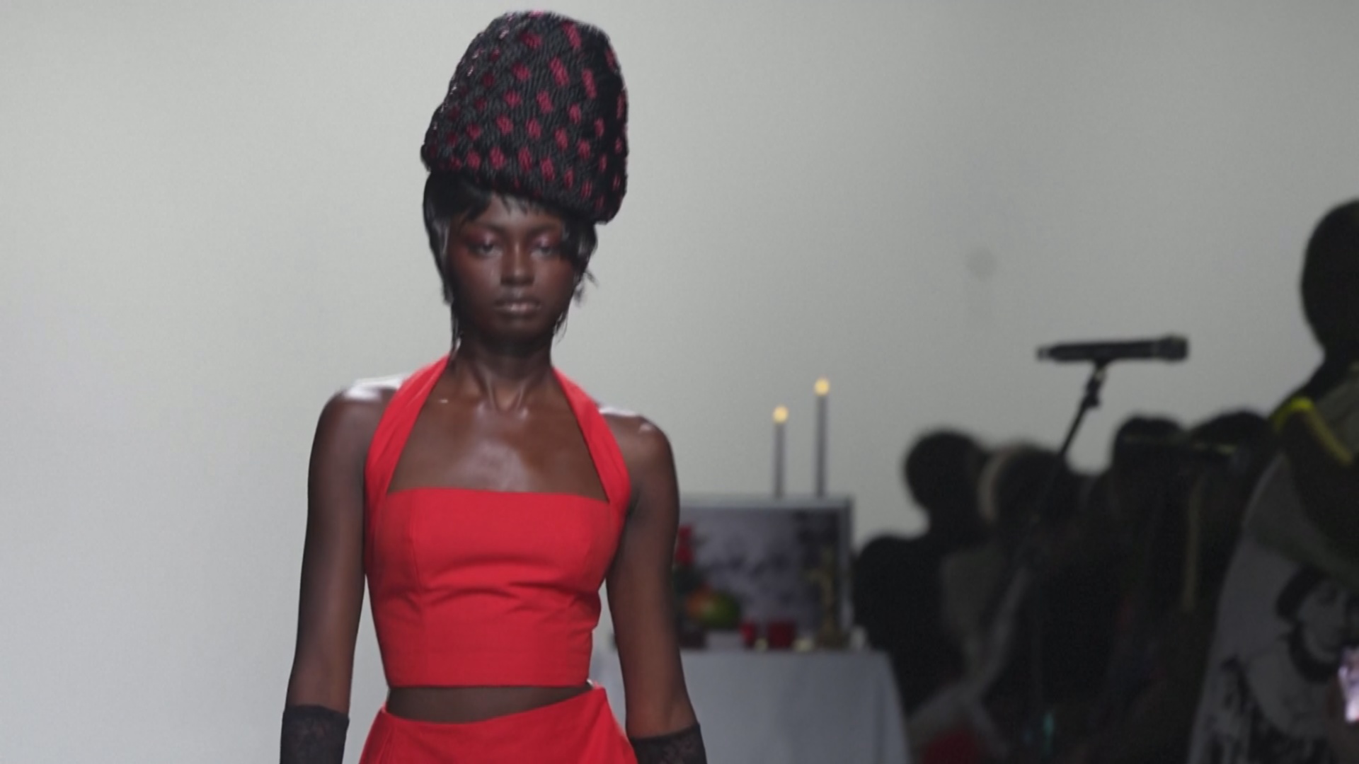 Моду в стиле африканского народа йоруба показали в Лондоне