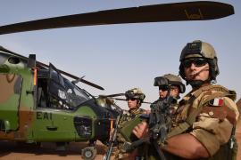 Франция выведет войска из Нигера, но будет поддерживать свергнутого там президента