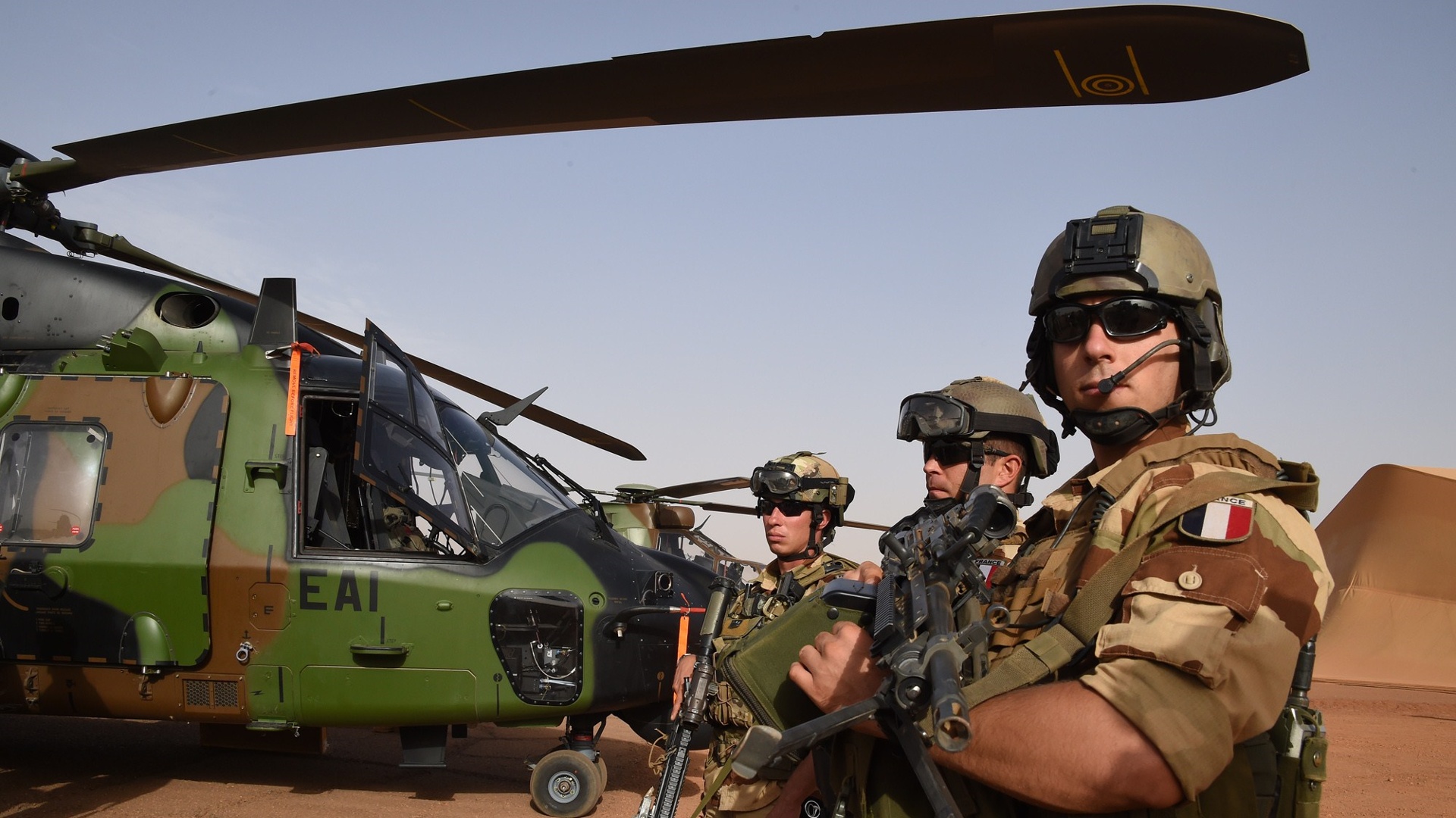 Франция выведет войска из Нигера, но будет поддерживать свергнутого там президента