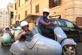 Культовые скутеры Vespa продолжают бороздить древние улицы Рима
