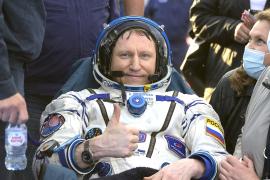 Экипаж «Союза МС-23» вернулся на Землю, пробыв в космосе больше года
