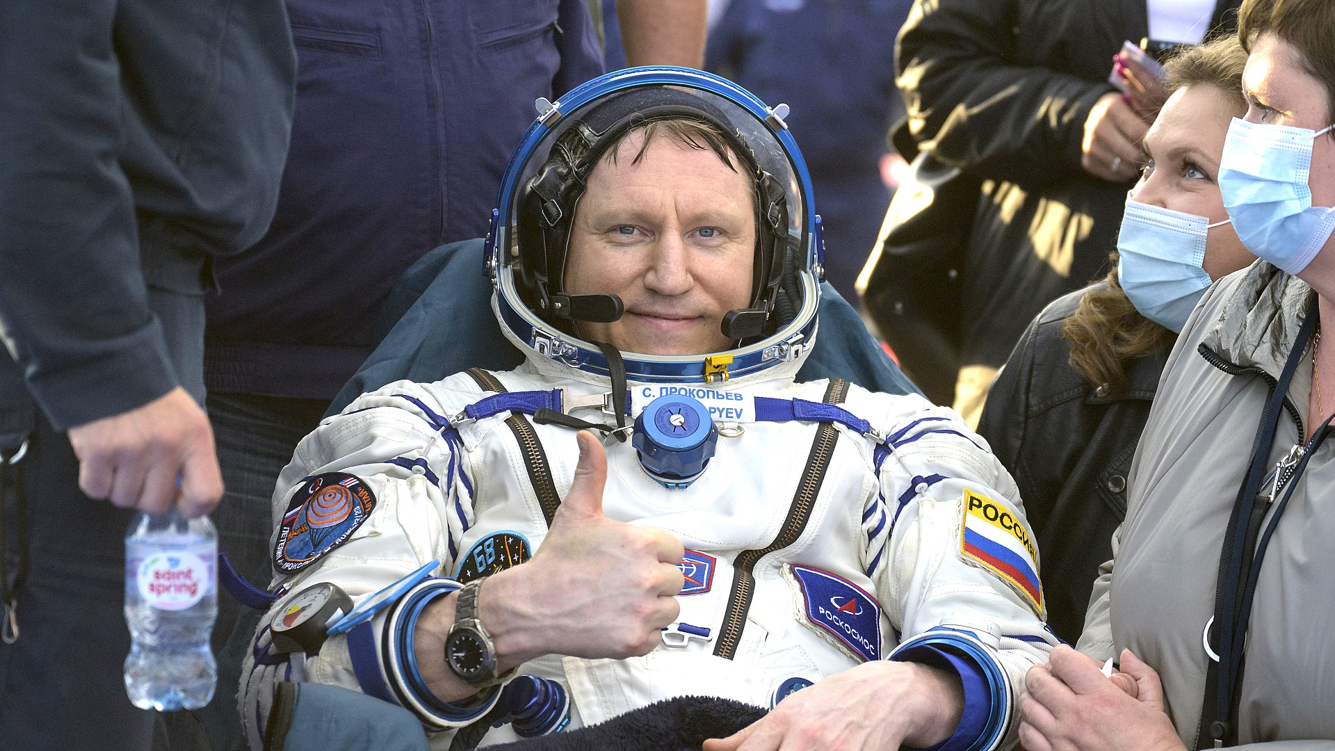 Экипаж «Союза МС-23» вернулся на Землю, пробыв в космосе больше года