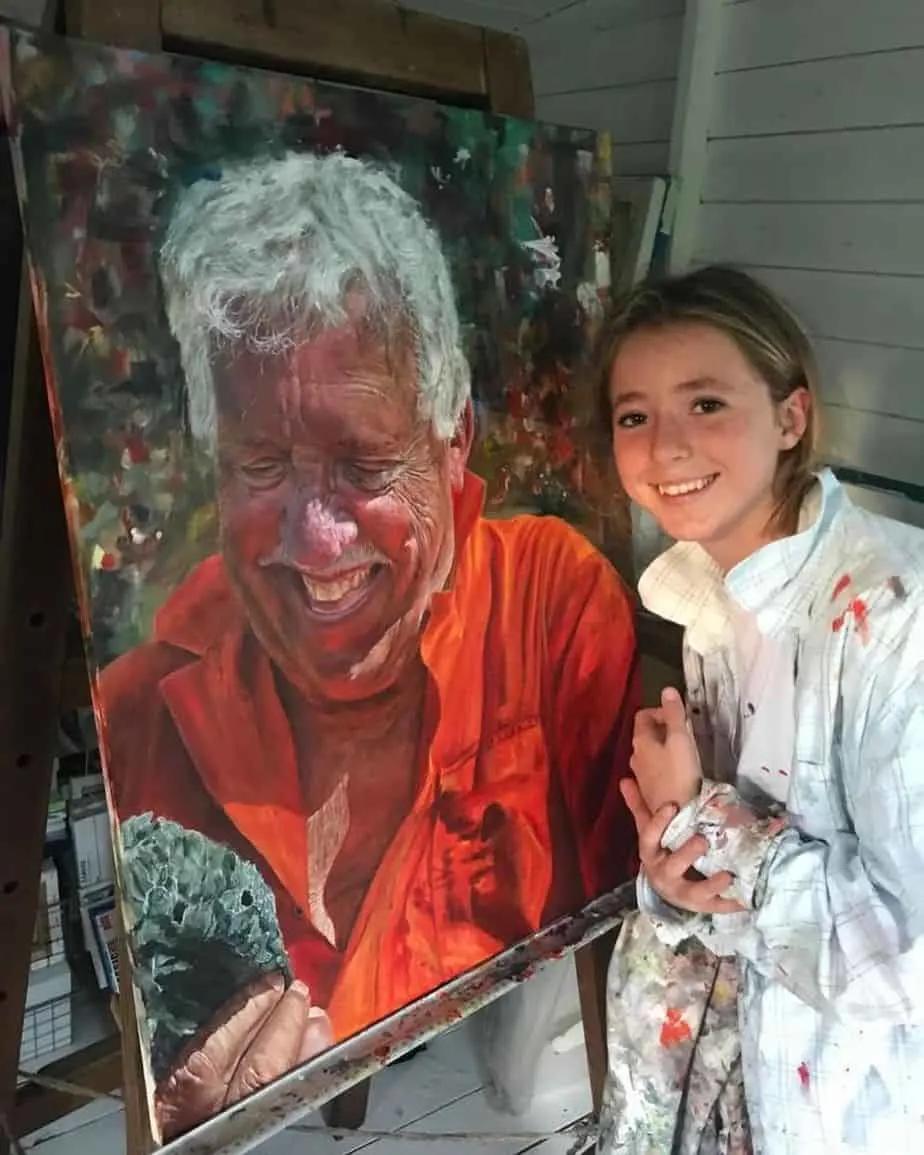 Девушка нашла старые краски в сарае, а теперь ей платят тысячи долларов за портреты