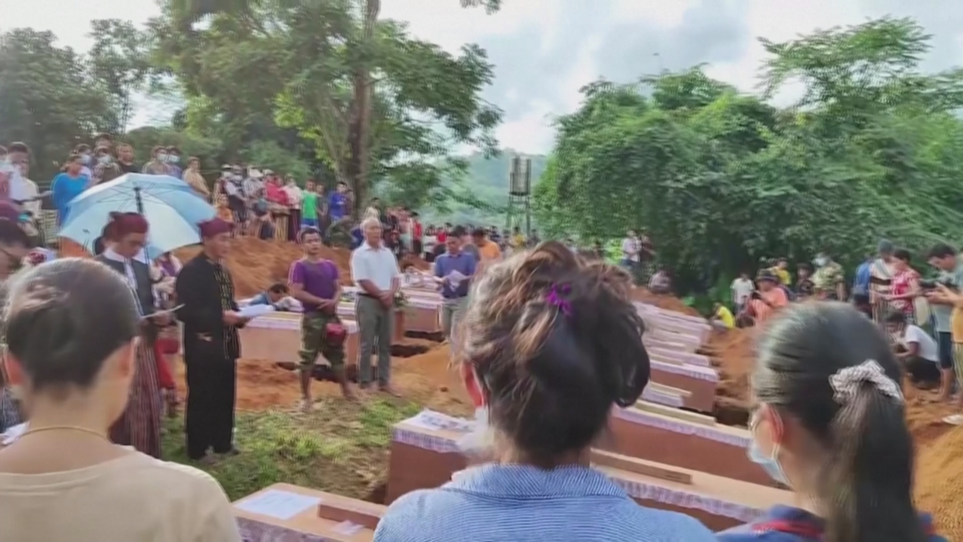 Почти 30 человек погибли в результате военной атаки на лагерь переселенцев в Мьянме