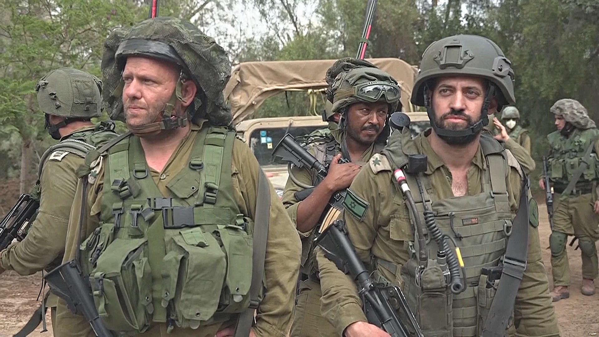 Израильские резервисты массово возвращаются домой, чтобы пойти на войну
