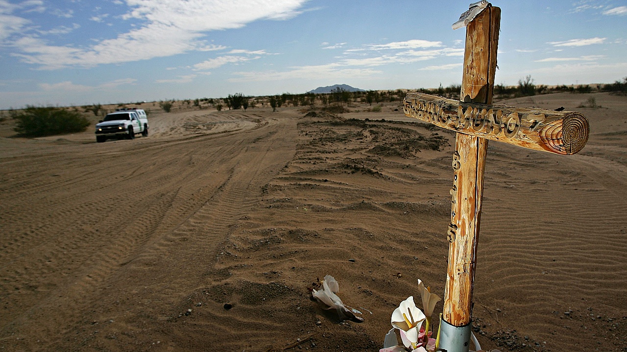 Ни тени, ни воды: ещё больше мигрантов умерло от жары в пустыне США