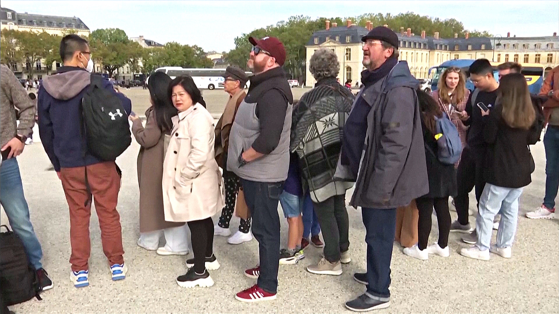 Снова массовая эвакуация из Версаля из-за угрозы взрыва: туристы разочарованы