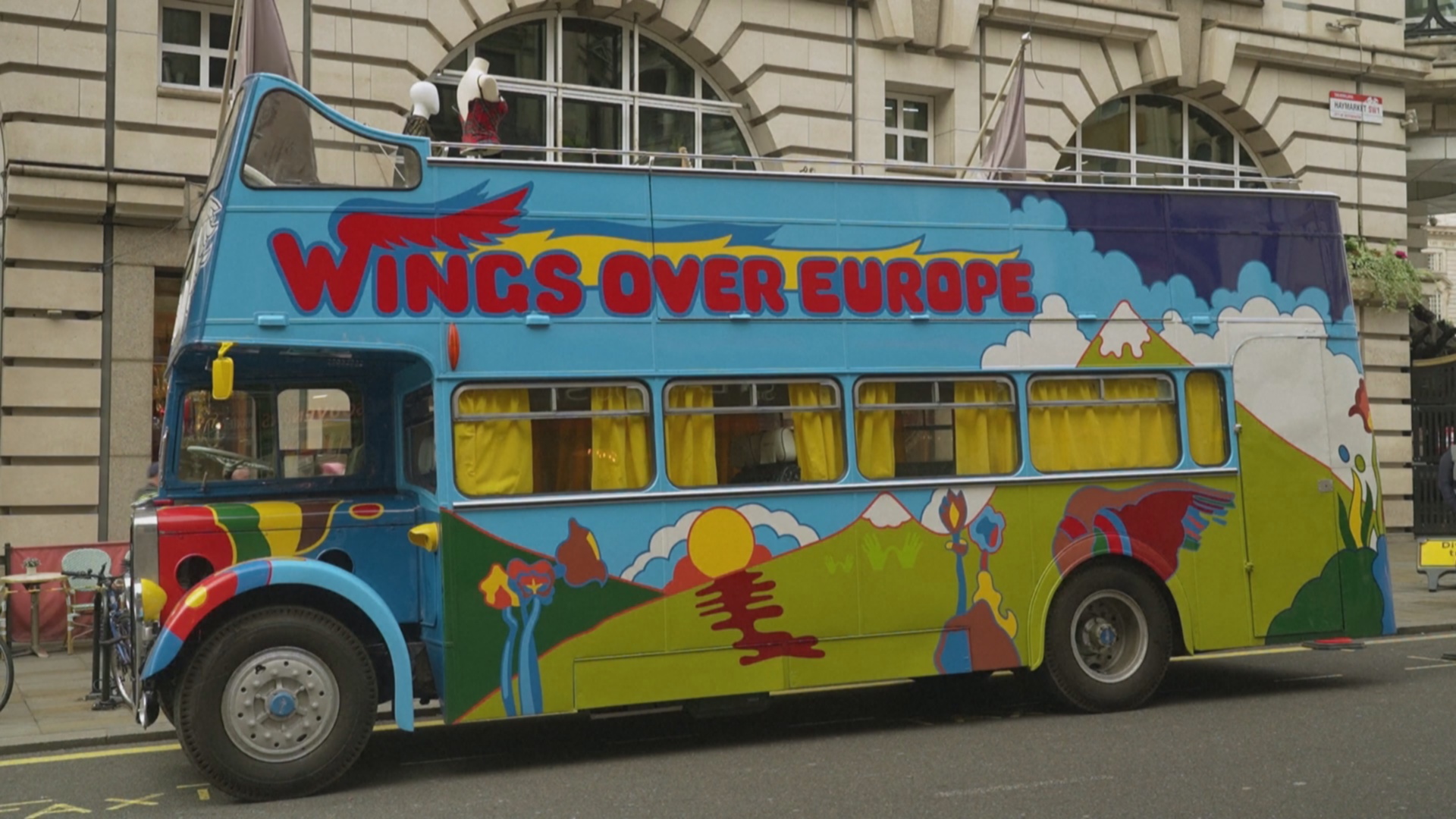 Двухэтажный автобус Пола Маккартни и его группы Wings выставят на аукцион