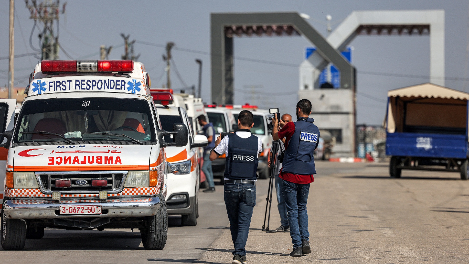 Сотни иностранцев и раненых палестинцев смогли покинуть сектор Газа