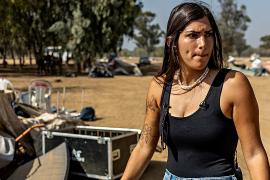 Выжившая израильтянка вернулась на место музыкального фестиваля спустя месяц после атаки ХАМАС