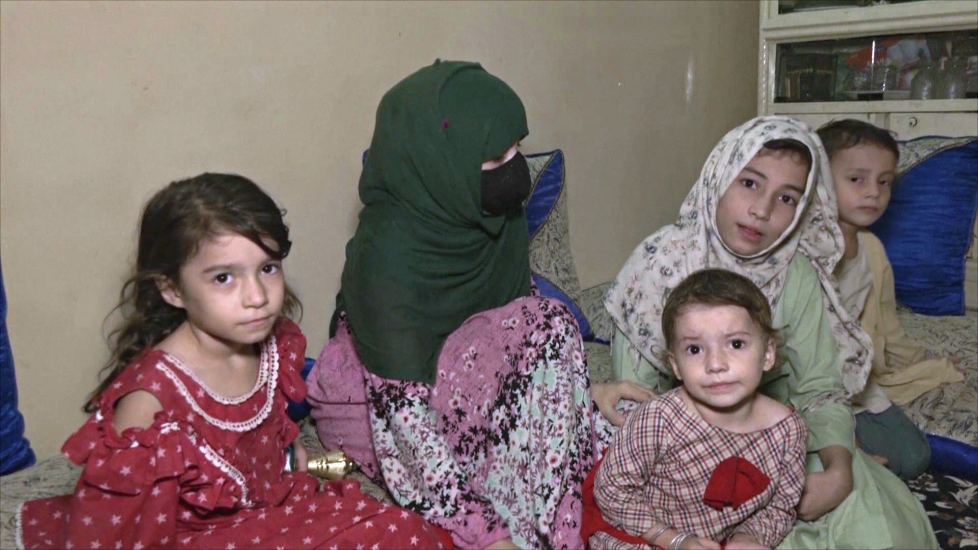 В Пакистане афганцы прячутся от властей, чтобы избежать высылки