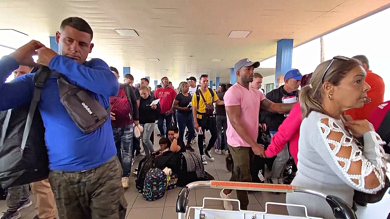 Уехать любой ценой: кубинцы массово летят в Никарагуа, чтобы пешком идти до США