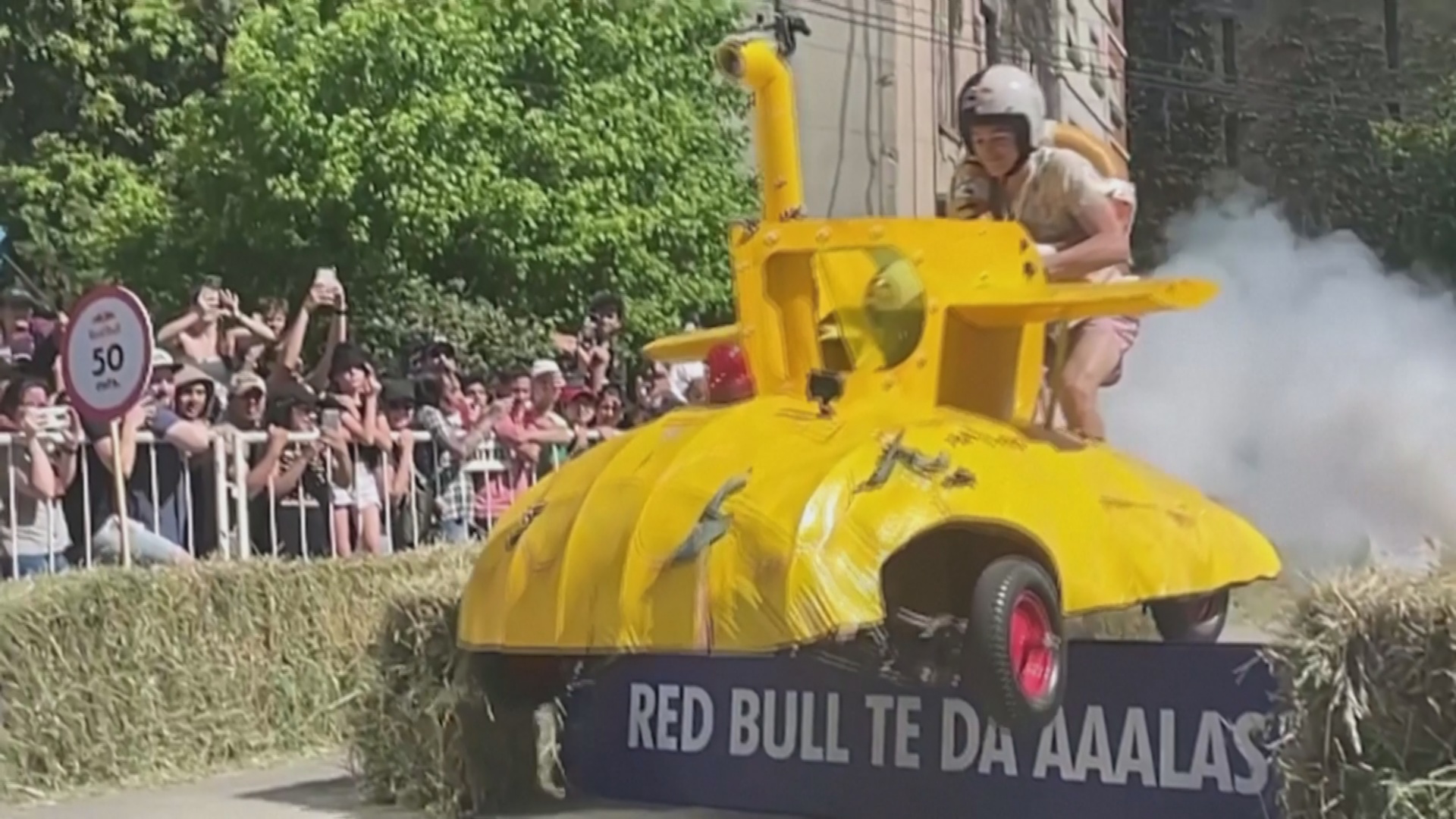 Сумасшедшие гонки на забавных машинах устроили в Буэнос-Айресе