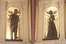 Скульптуры Елизаветы II и принца Филиппа установили в Альберт-холле в Лондоне