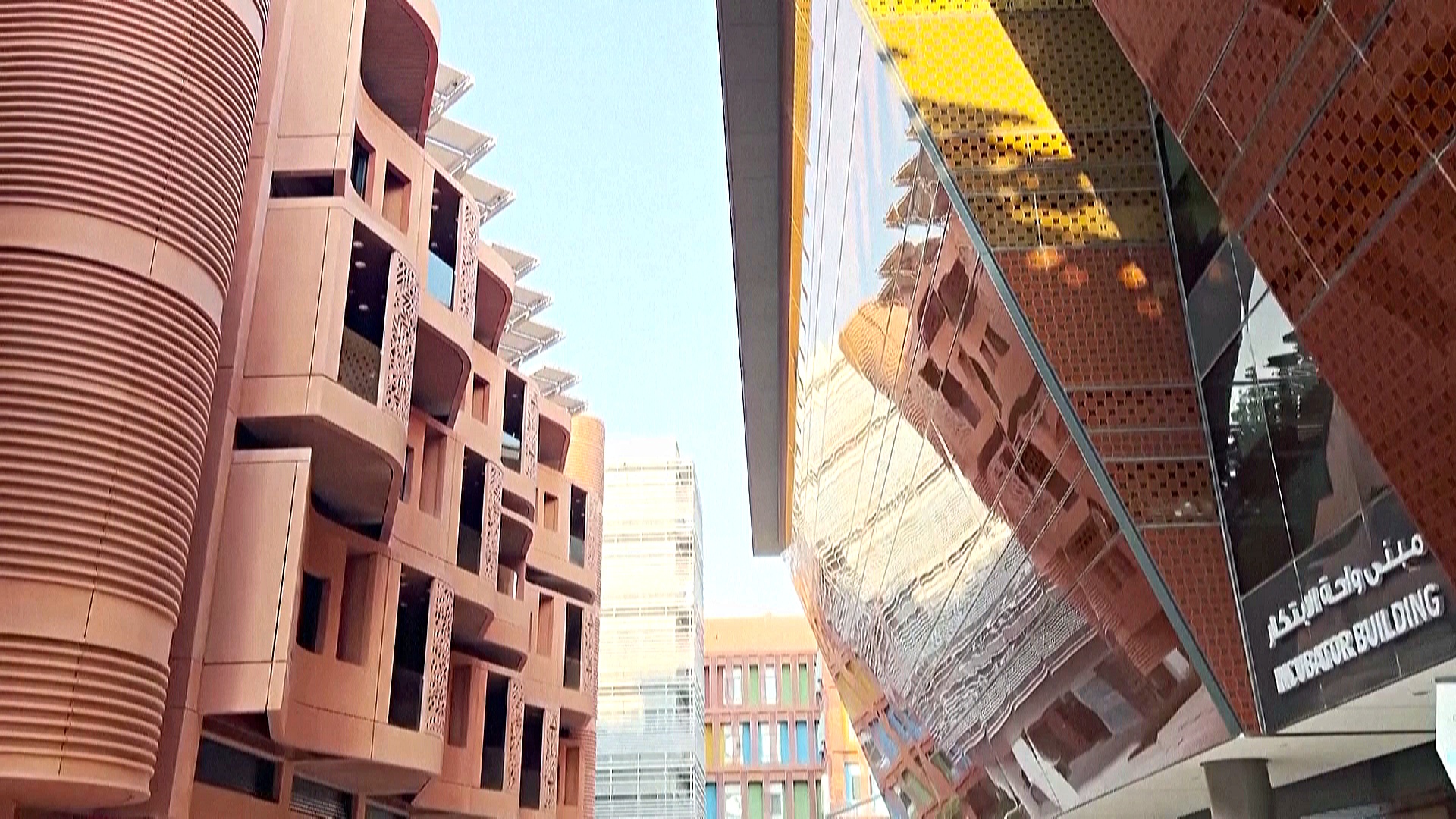 «Умный» город в пустыне: как в ОАЭ создают экономное и чистое пространство для жизни