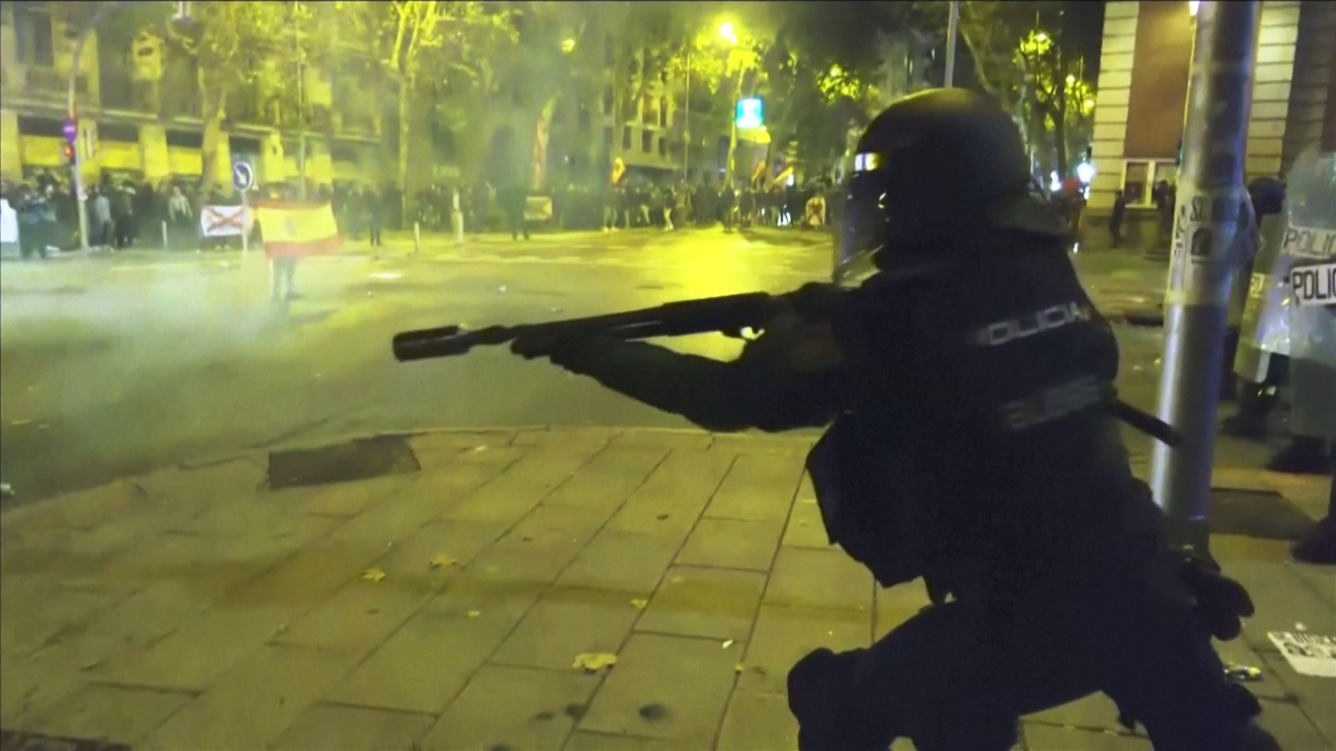 Многотысячный протест в Мадриде закончился стычкой с полицией