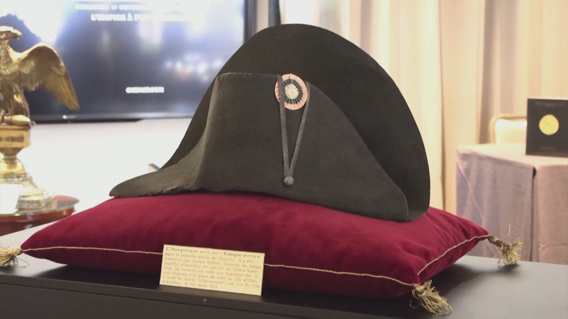 Знаковую двууголку Наполеона I продали за рекордные 2 млн евро