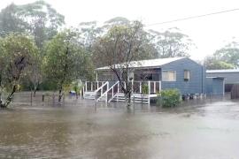 Внезапное наводнение из-за ливней обрушилось на австралийский штат