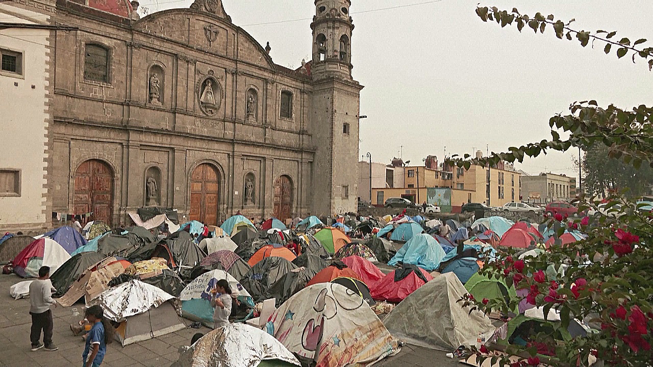 Церковь в Мехико превратилась в перевалочный пункт для мигрантов