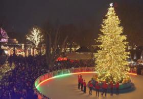 Рождество в «Тиволи»: праздничными огнями засверкал парк развлечений в Копенгагене