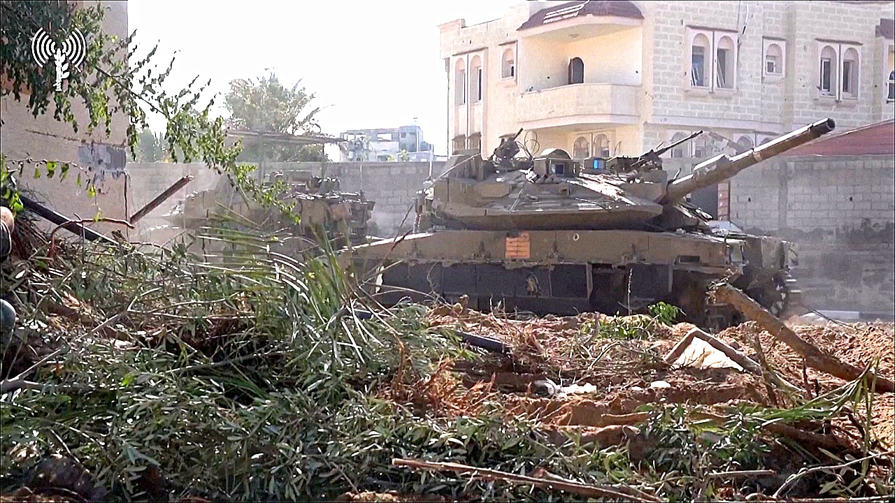 Израильские танки прорвались в центр Хан-Юниса на юге сектора Газа