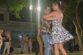 Десятки кубинцев станцевали танго в Старой Гаване