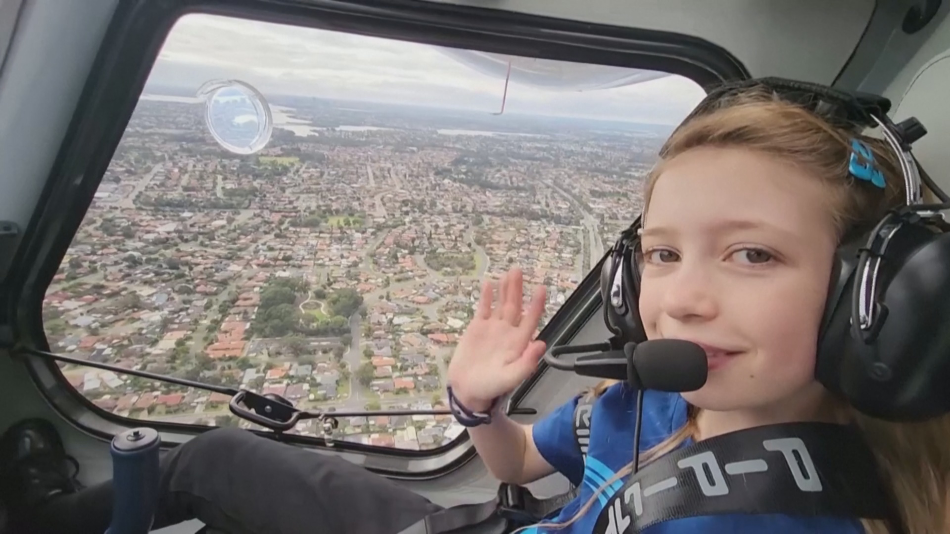 Австралийская девочка в 10 лет уже управляет самолётом