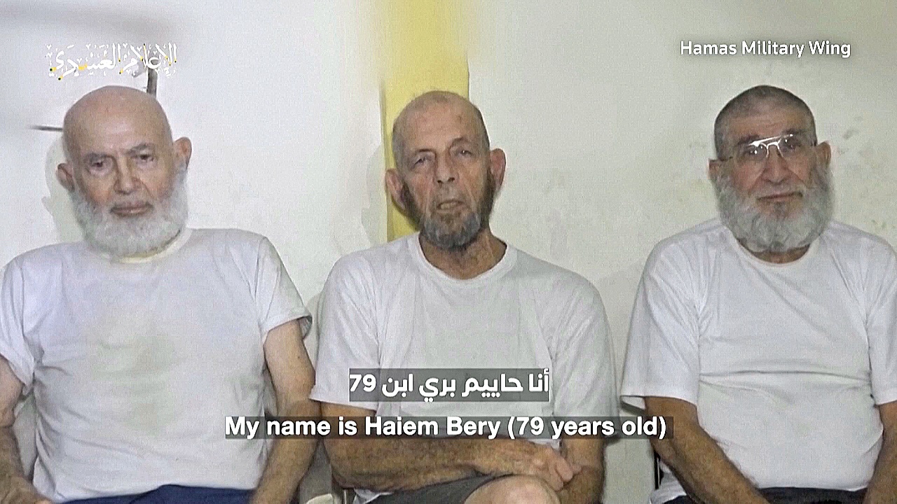 ХАМАС показал видео с тремя пожилыми израильскими заложниками