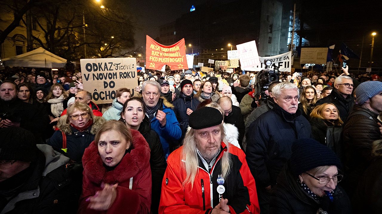 Протесты против премьера Словакии стали масштабнее