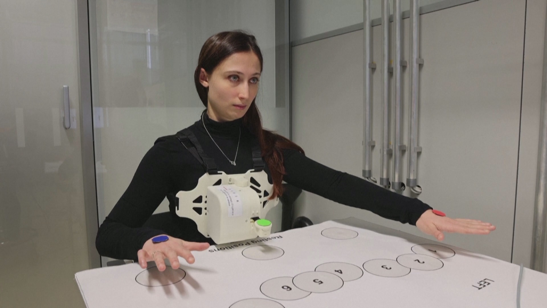Учёные создали роботизированную «третью руку», которой можно управлять дыханием